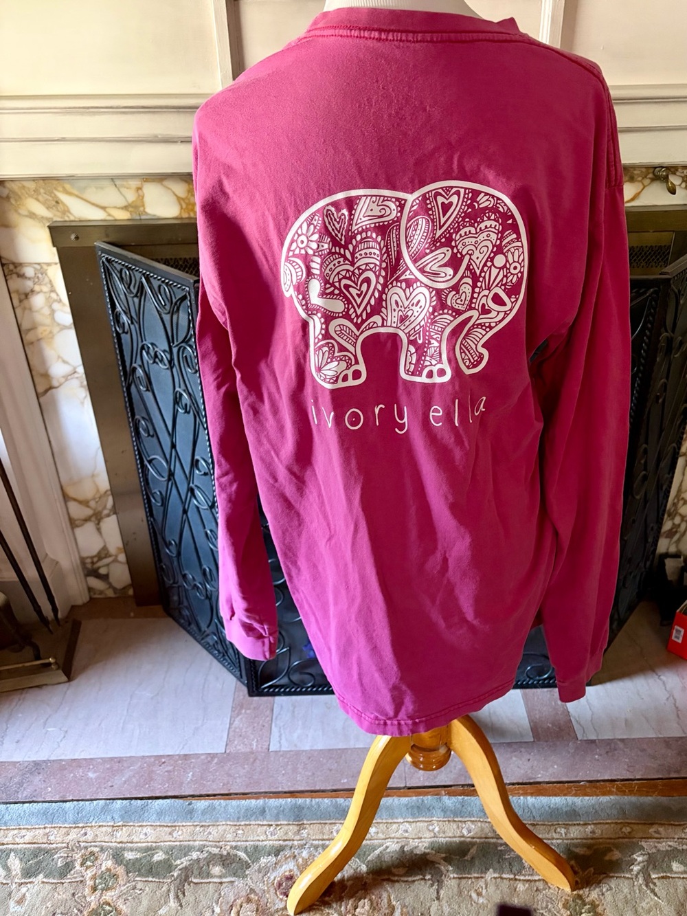 ivory ella Long-Sleeve Tee in Raspberry Pink with White Elephant Graphic